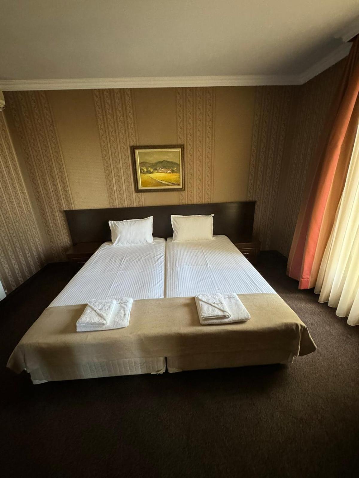 Hotel-Restaurant Almond Карлово Экстерьер фото