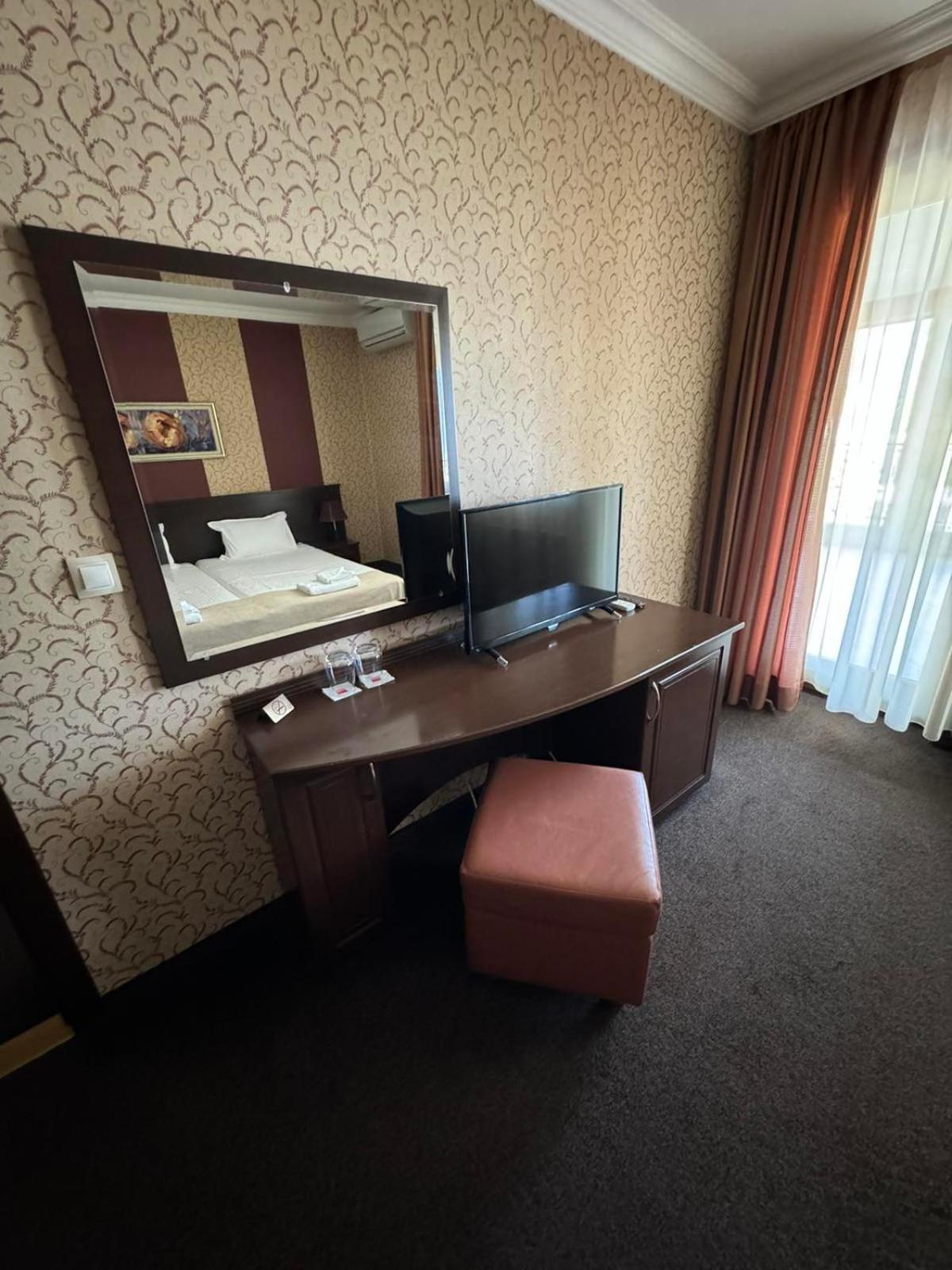 Hotel-Restaurant Almond Карлово Экстерьер фото