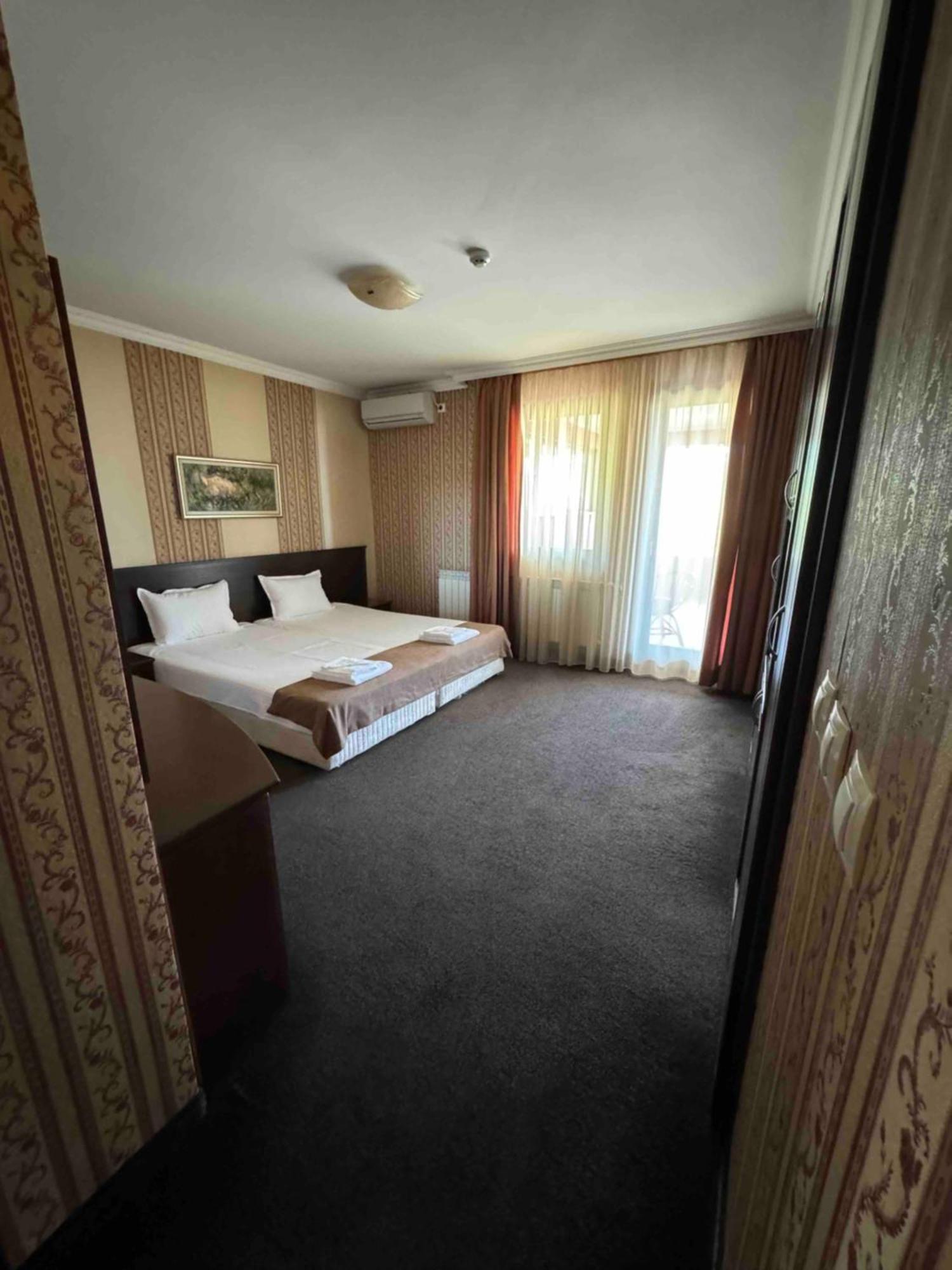Hotel-Restaurant Almond Карлово Экстерьер фото