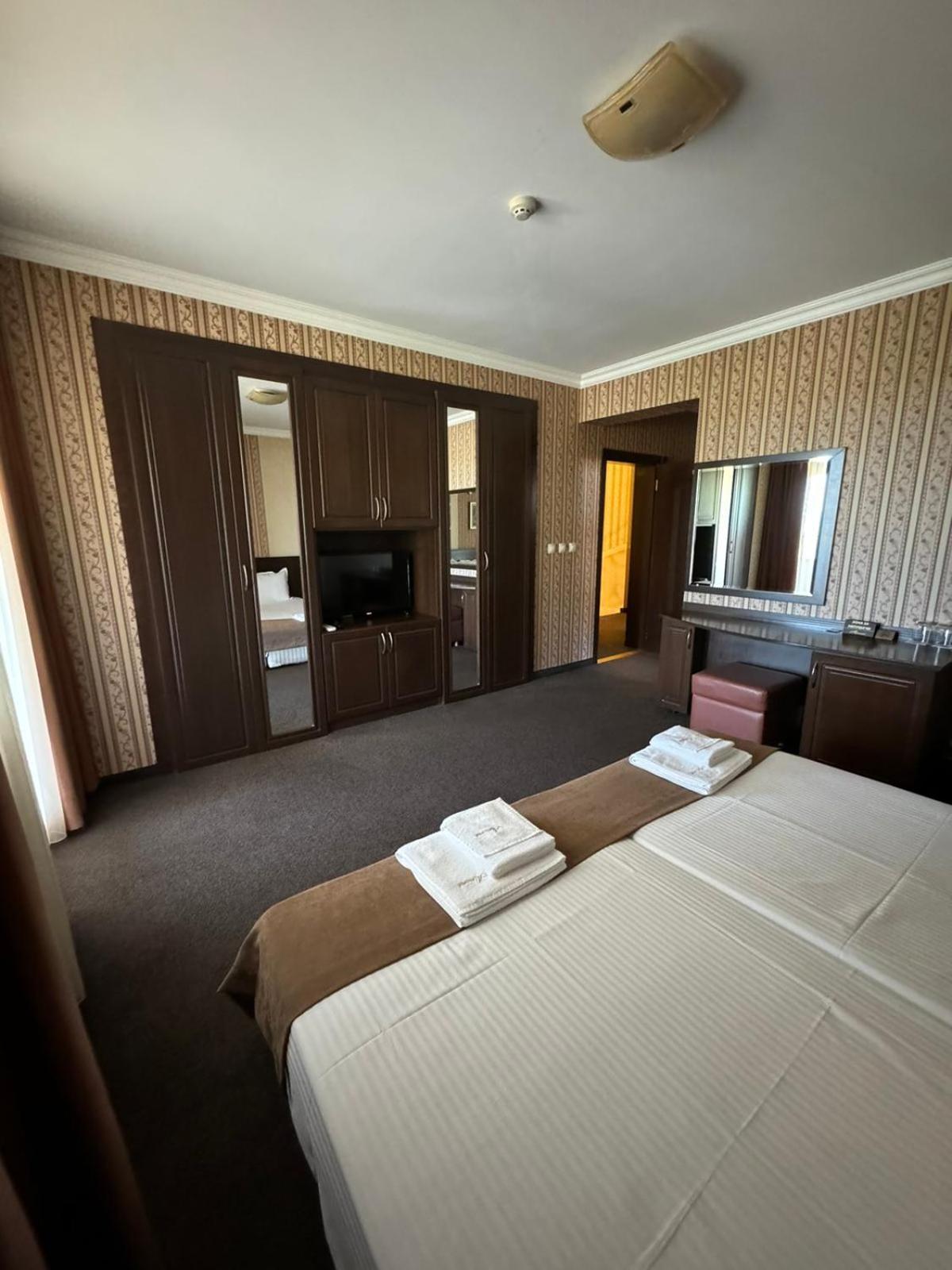 Hotel-Restaurant Almond Карлово Экстерьер фото