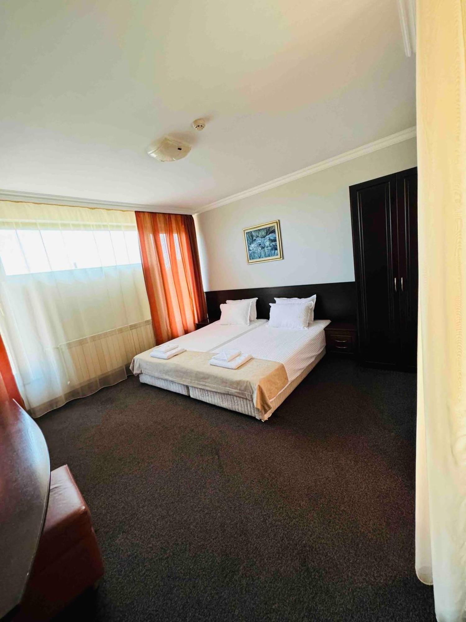 Hotel-Restaurant Almond Карлово Экстерьер фото