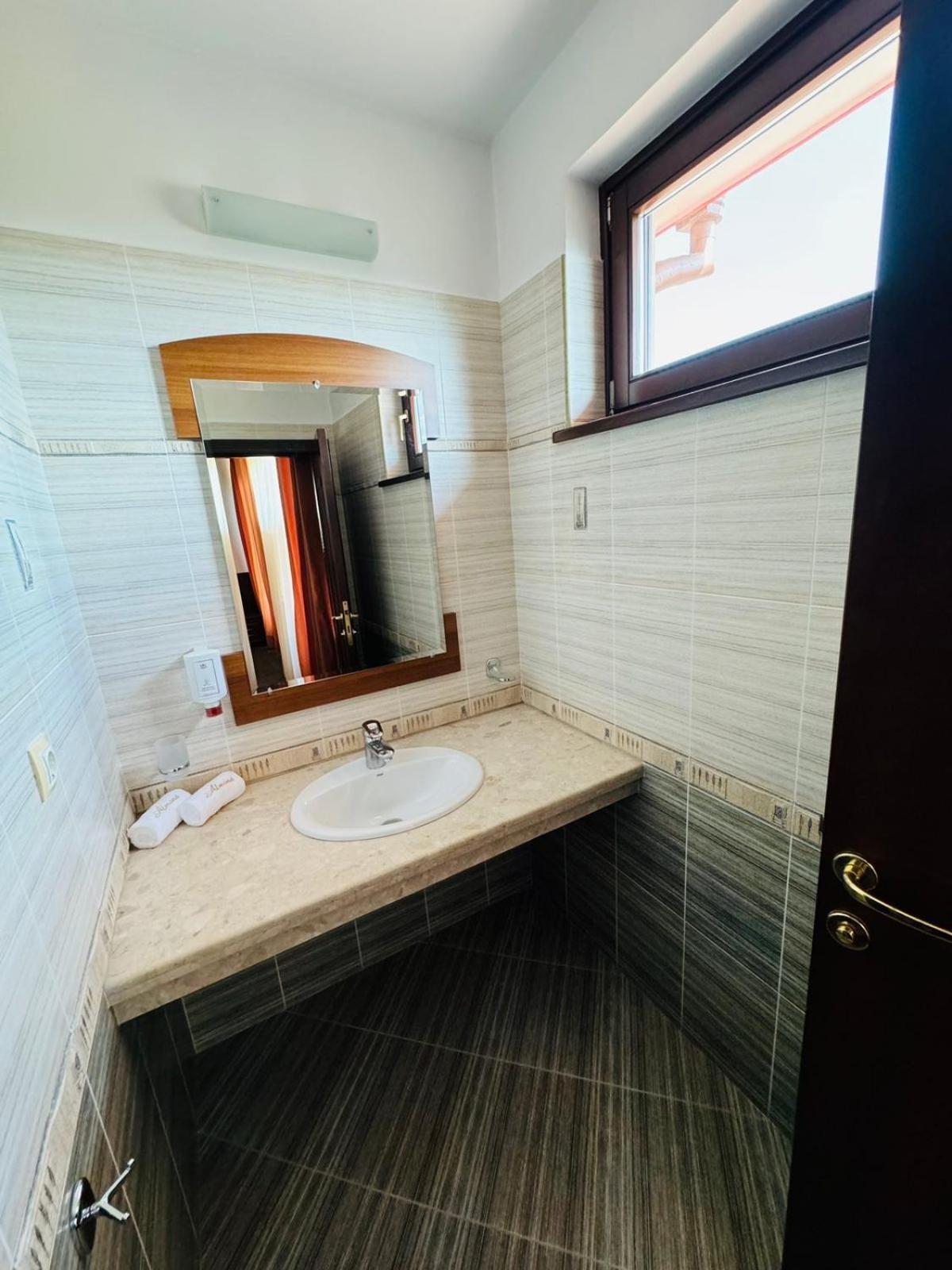Hotel-Restaurant Almond Карлово Экстерьер фото
