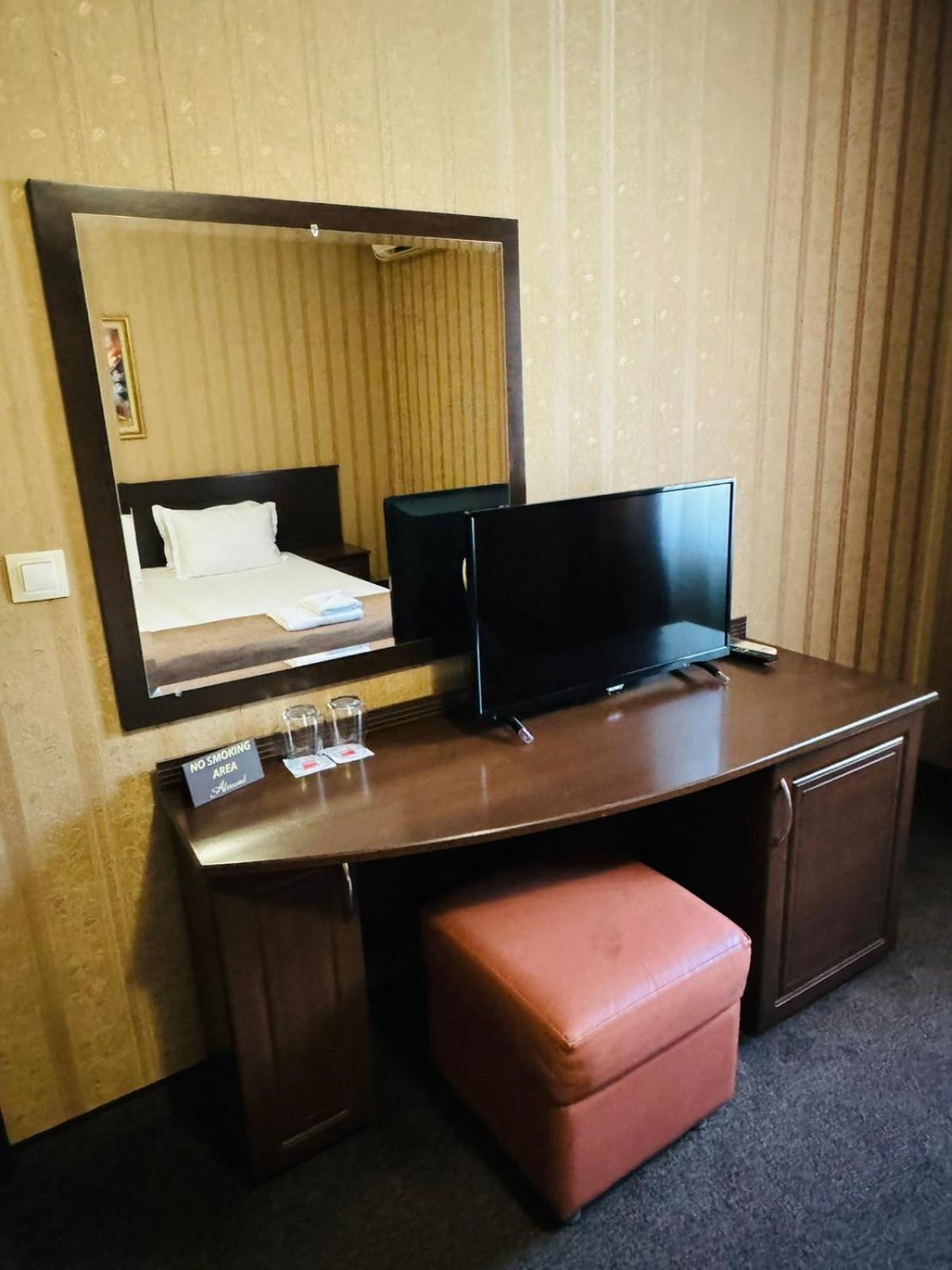 Hotel-Restaurant Almond Карлово Экстерьер фото