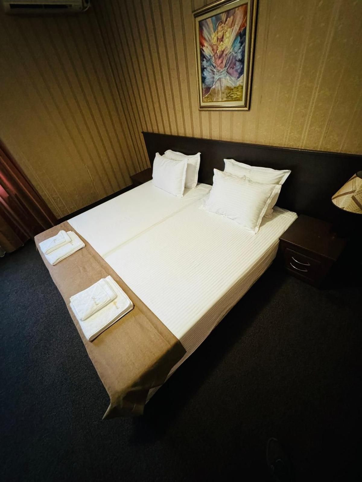 Hotel-Restaurant Almond Карлово Экстерьер фото