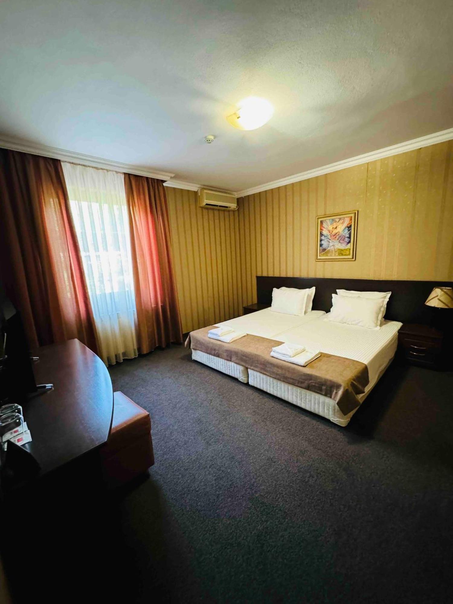 Hotel-Restaurant Almond Карлово Экстерьер фото