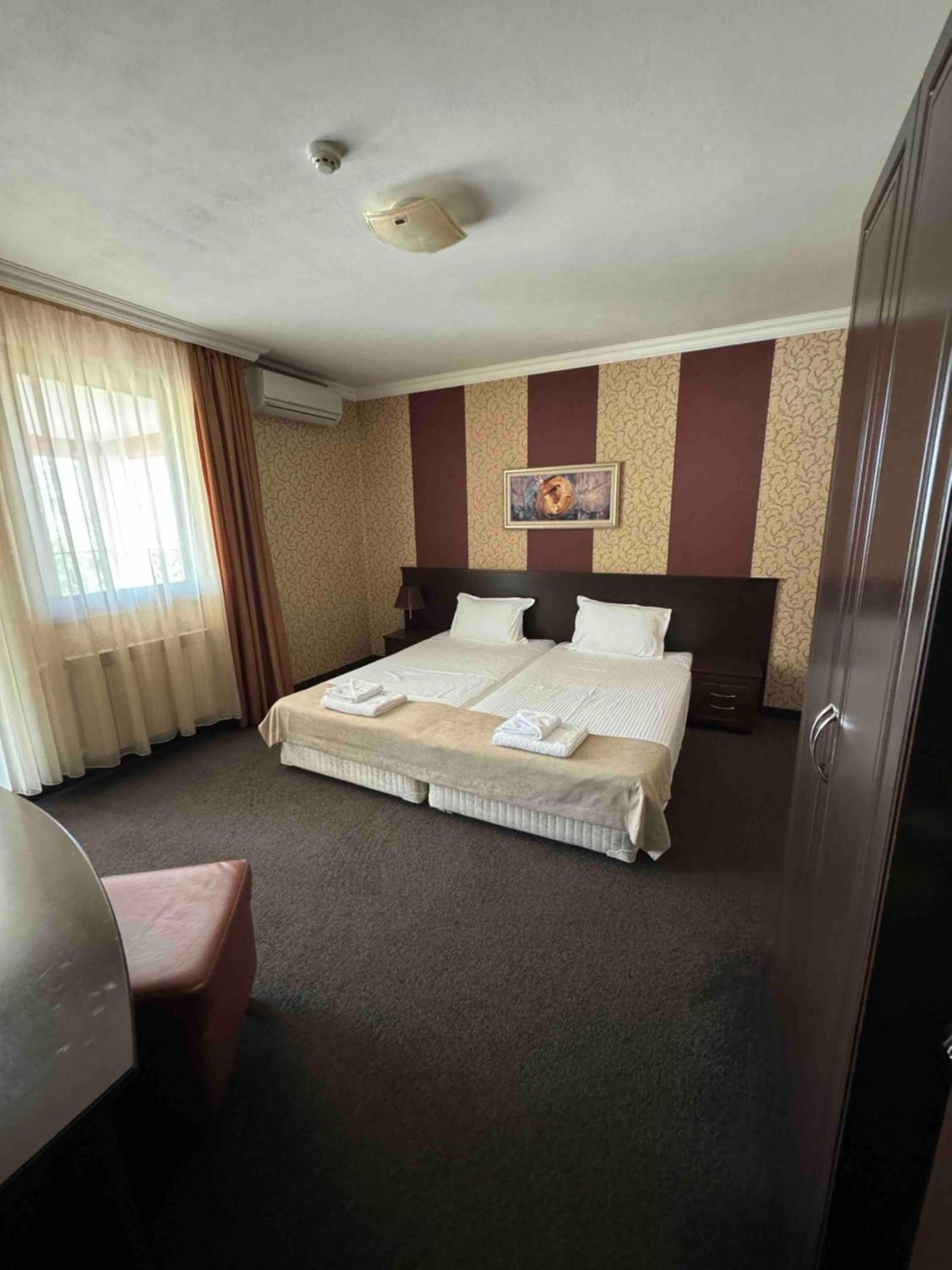 Hotel-Restaurant Almond Карлово Экстерьер фото