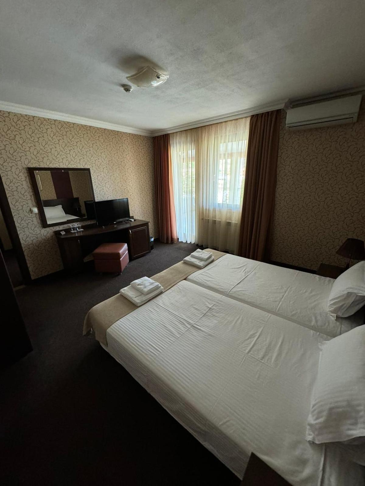Hotel-Restaurant Almond Карлово Экстерьер фото