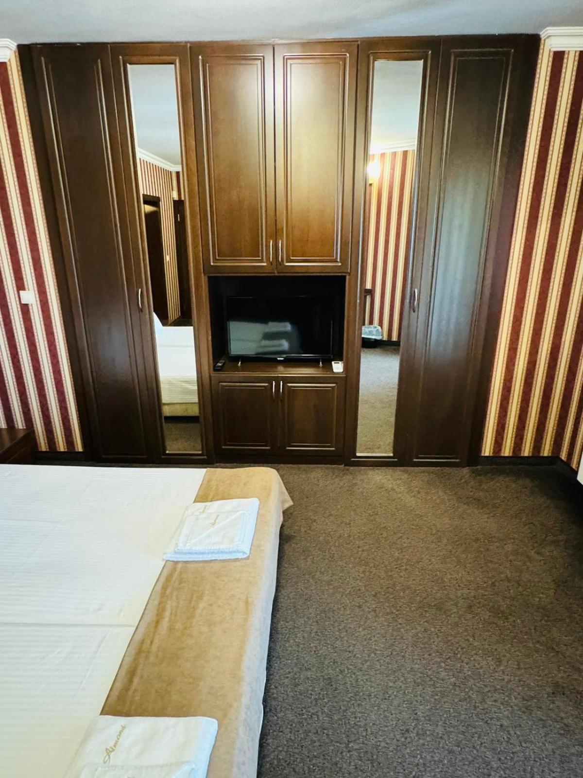 Hotel-Restaurant Almond Карлово Экстерьер фото