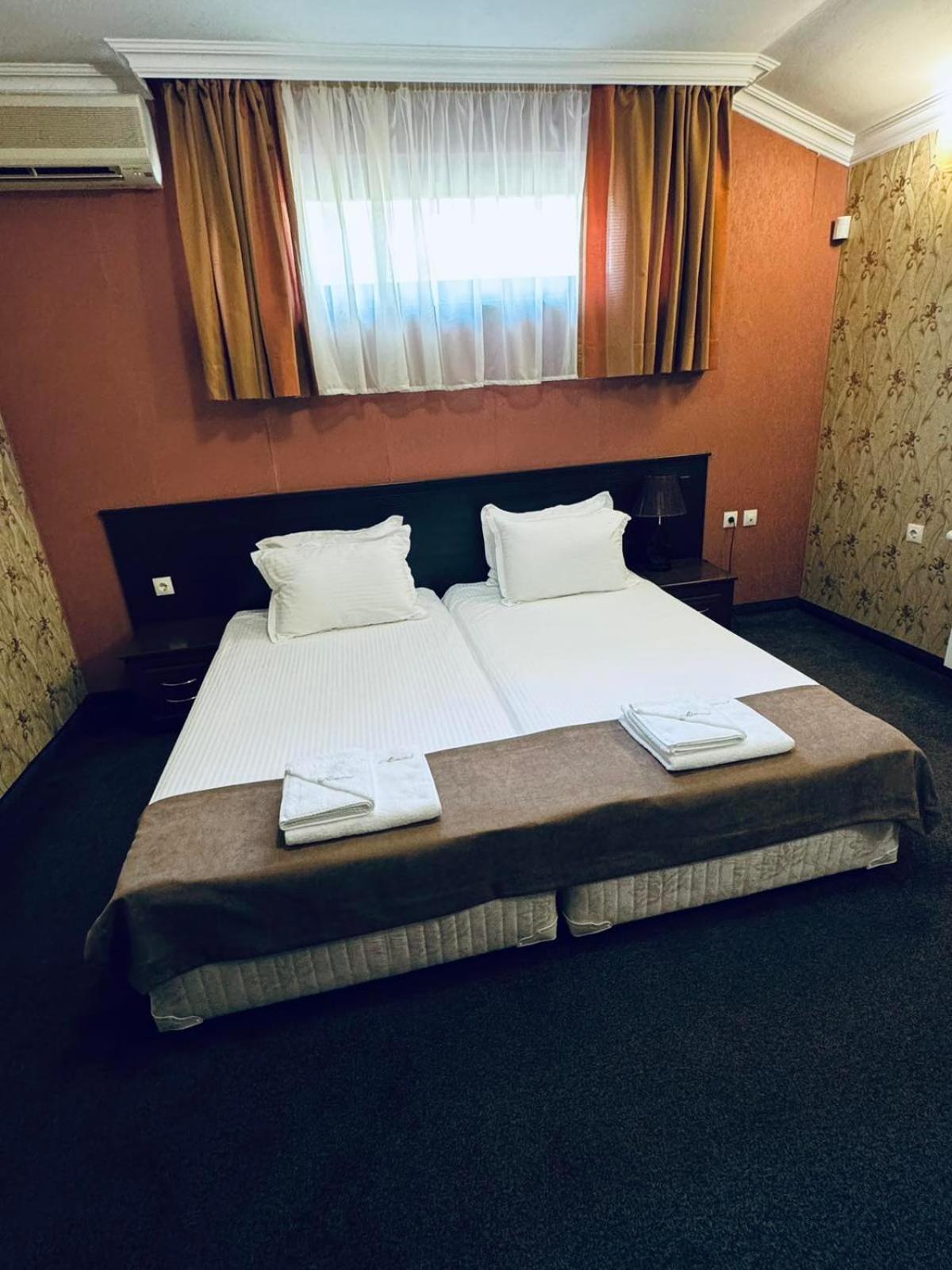 Hotel-Restaurant Almond Карлово Экстерьер фото