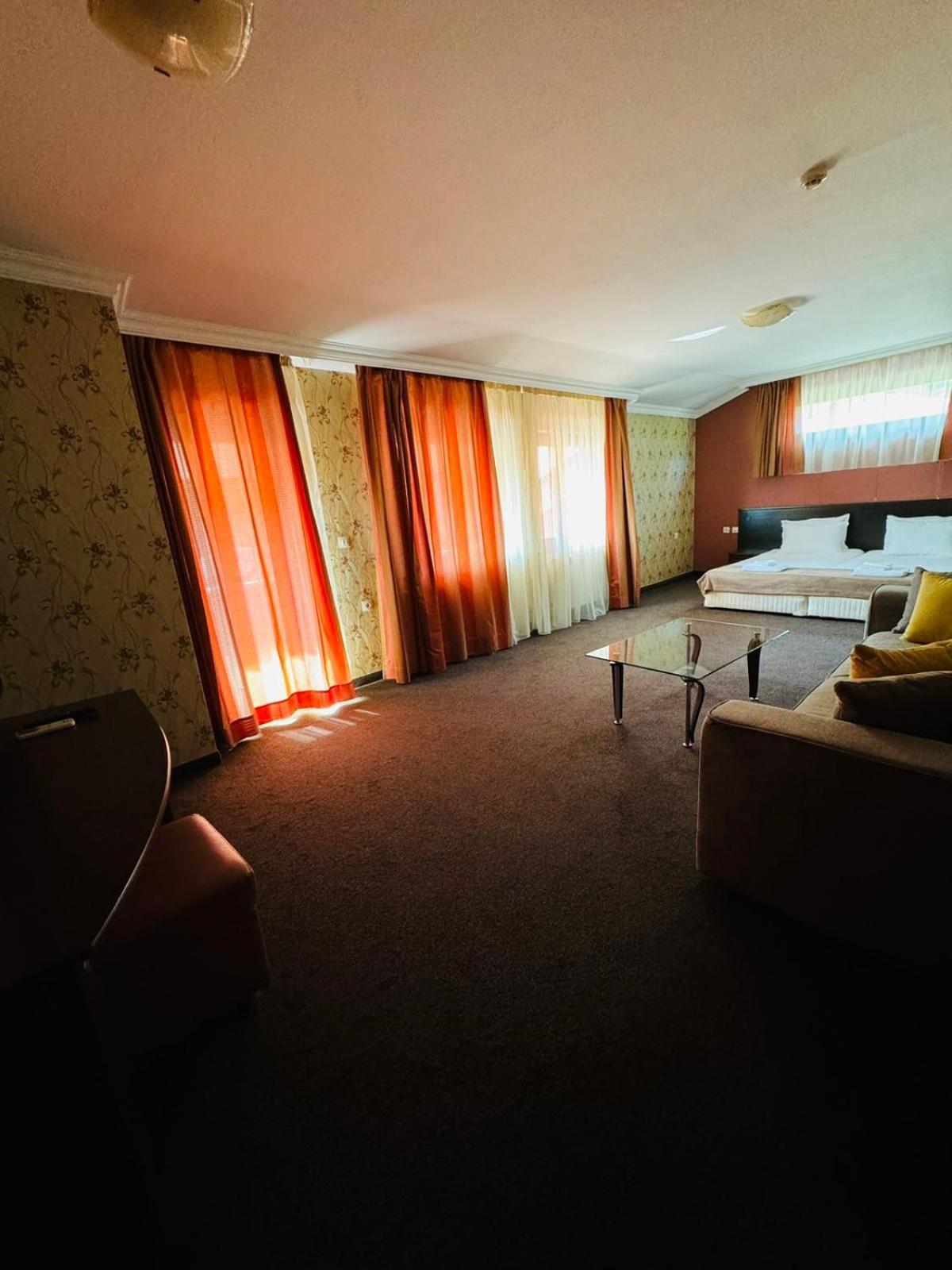Hotel-Restaurant Almond Карлово Экстерьер фото