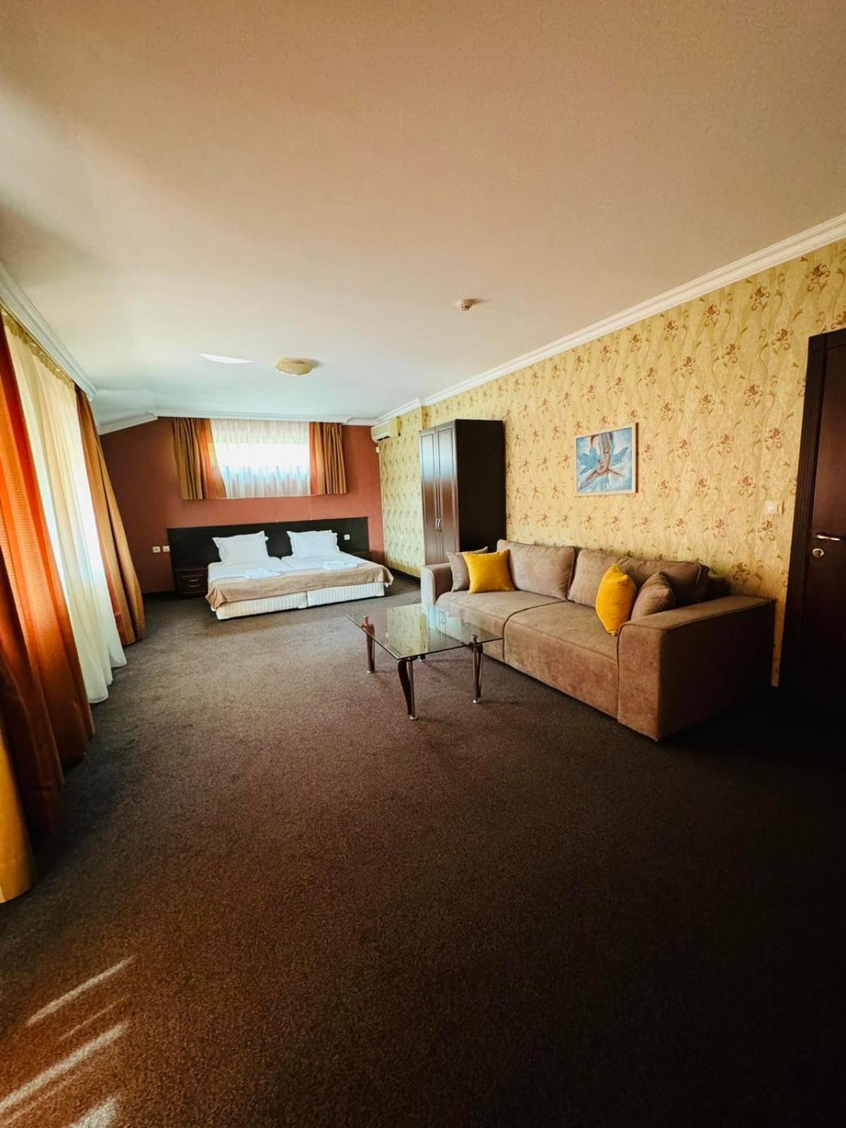 Hotel-Restaurant Almond Карлово Экстерьер фото